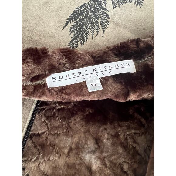 Robert Kitchen Canada Vest Faux Suede Sage Green w Leaf Print Faux Fur Small JL - Picture 6 of 8